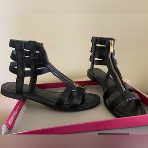 Comfy summer sandals!